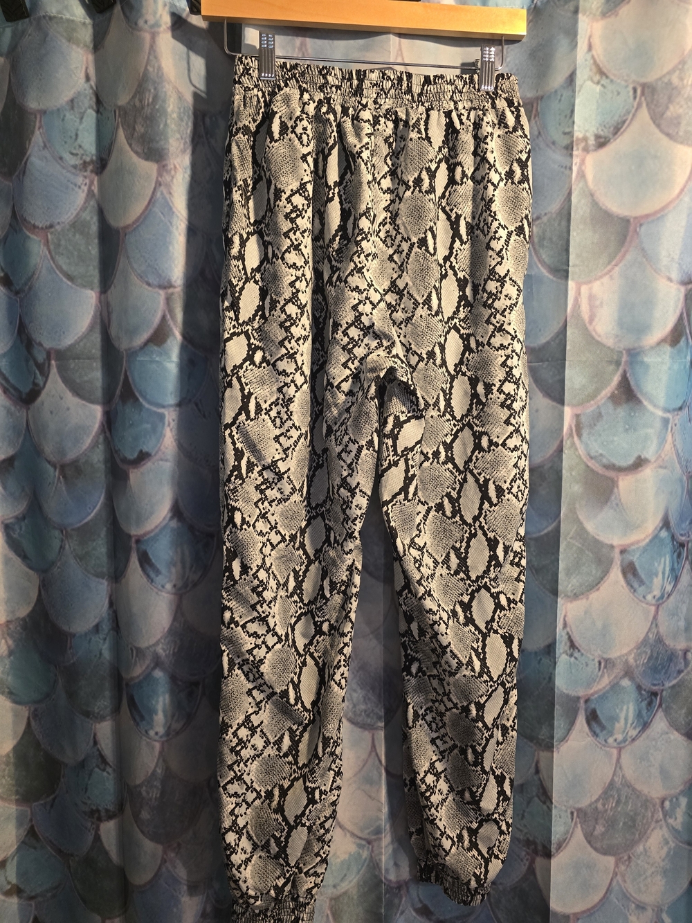 Snake Print Jogger Pants - Black & White